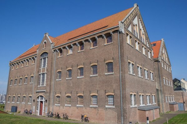 Bivša zatvorska zgrada u Hoornu- jedan od mnogih zatvorenih nizozemskih zatvora 