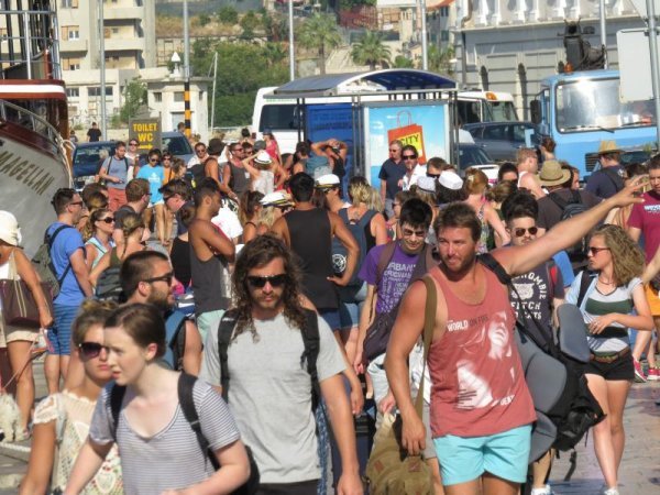 Velike gužve u gradskoj luci, autobusnom i željezničkom kolodvoru u Splitu 01