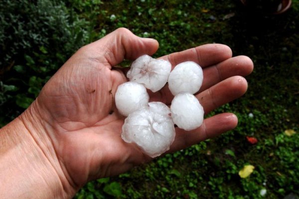 Požega Nevrijeme praćeno tučom zahvatilo požeški kraj (1)