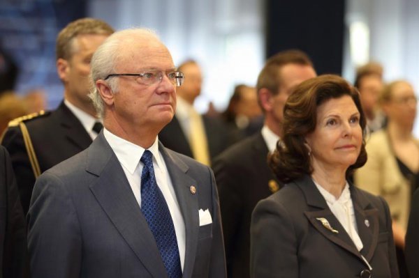 Švedski kralj Carl XVI. Gustaf i kraljica Silvia 2013. u posjetu tvrtki Ericsson Nikola Tesla.