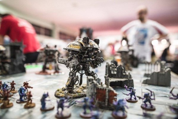 Warhammer 40.000 igra se pažljivo pobojanim minijaturama i maketama Reboot