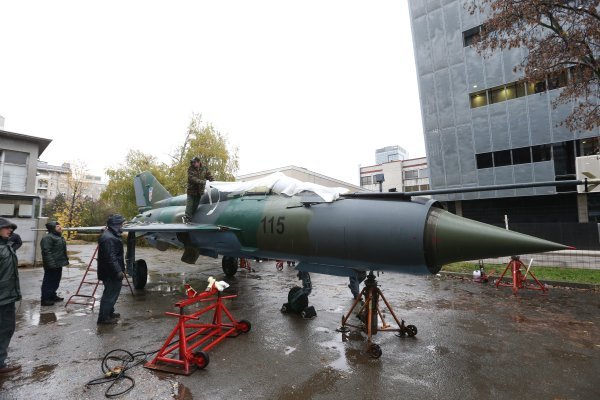 MIG 21
