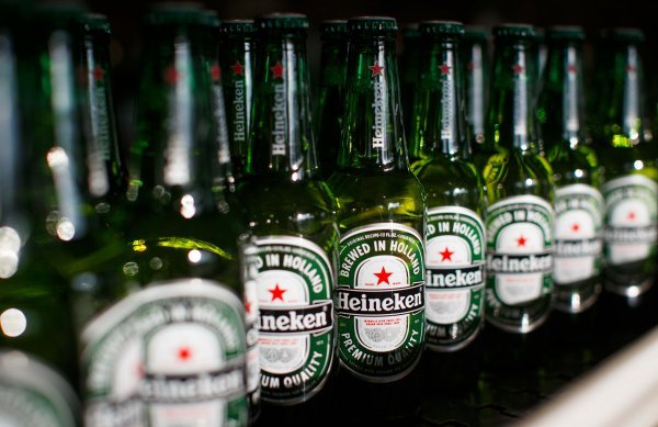 Tri nizozemske pivovare, Heineken, Grolsch i Bavaria, morale su 2007. platiti ukupno 273 milijuna eura zbog dogovaranja cijena na nizozemskom tržištu