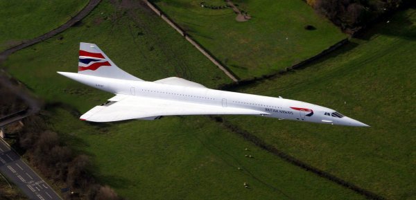 Concorde Alpha Foxtrot na svom posljednjem letu za zračnu luku Filton 2003. godine
