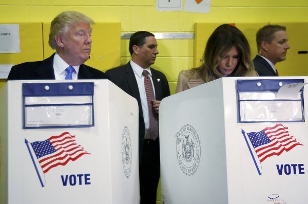 Donald Trump i Melania Trump na biralištu  Carlo Allegri / Reuters