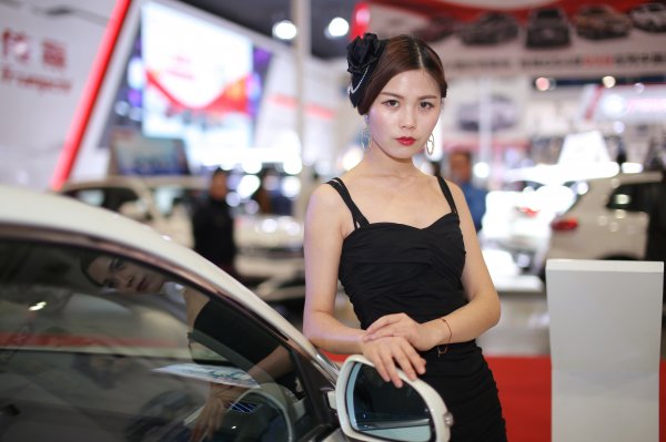 Ambicije koje imaju proizvođači automobila prema Kini mogle bi splasnuti zbog usporavanja rasta tamošnjeg gospodarstva