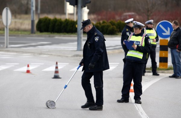 Napominju u MUP-u kako se potrebno, prije sjedanja za upravljač vozila, pravovremeno informirati o vremenskim prilikama i stanju na cestama, a na put kretati odmoran. 