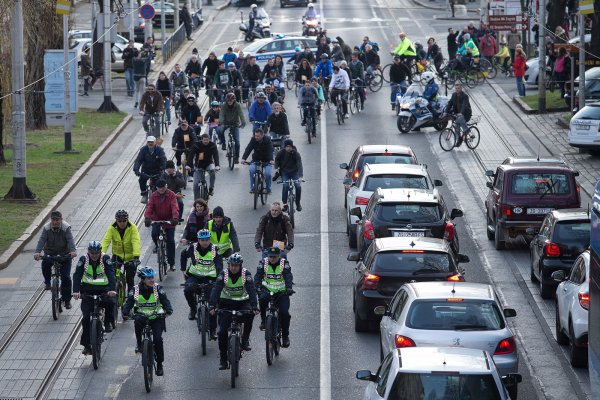 Masovnom biciklističkom vožnjom kroz grad počeo val klimatskih prosvjeda