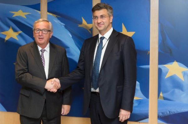 Šef Europske Komisije Junkcer s hrvatskim premijerom Plenkovićem Francois Lenoir/Reuters