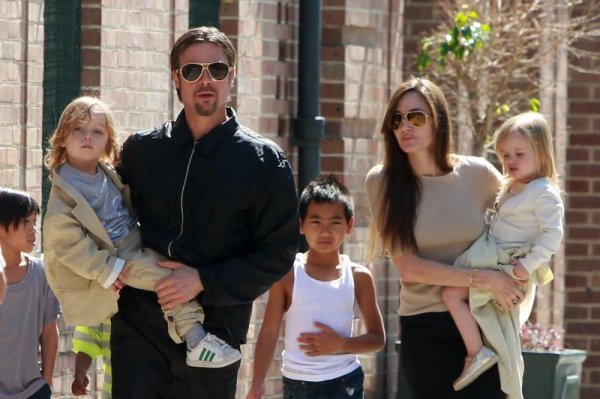 Angelina Jolie i Brad Pitt s djecom (4)
