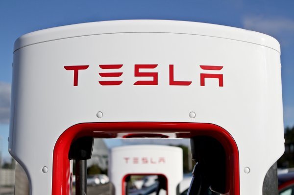 Tesla supercharger punjač Tesla