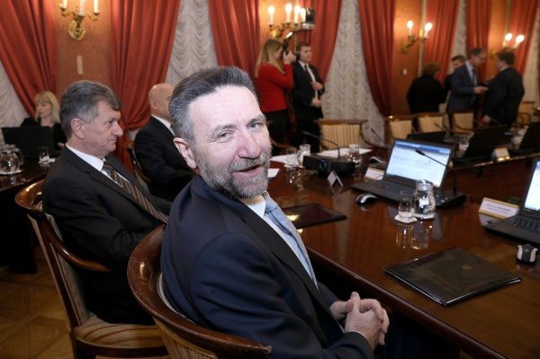 Ministar Pavo Barišić na sjednici Vlade uoči rasprave o povjerenju u Saboru