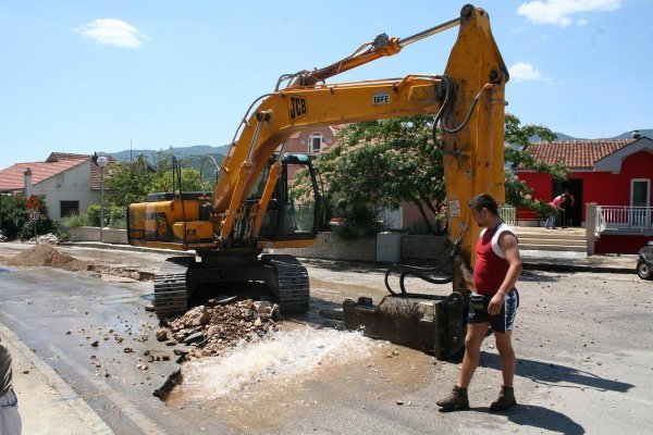 Planira se izgraditi kanalizacijsku i vodovodnu mrežu na mjestima gdje to dosad nije učinjeno