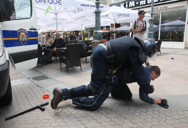 Privođenje napadača na Zagreb Pride