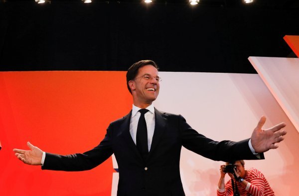 Nizozemski premijer Mark Rutte pred pristašama u Haagu nakon pobjede na izborima 15. ožujka 2017.