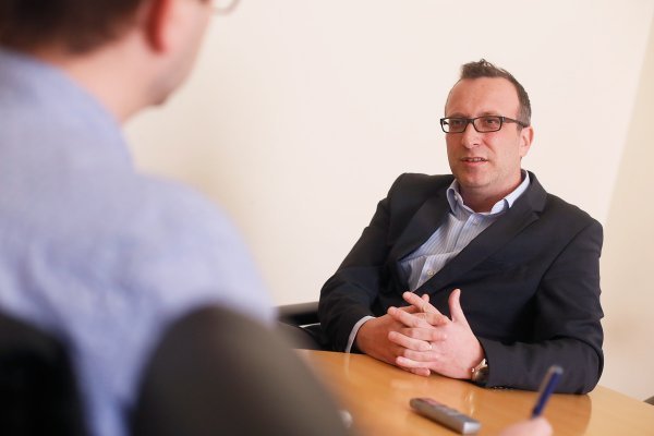 Mostov gradonačelnički kandidat u razgovoru s novinarom Markom Špoljarom