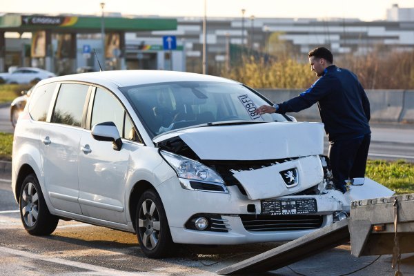 Šest vozila oštećeno u lančanom sudaru na Slavonskoj aveniji