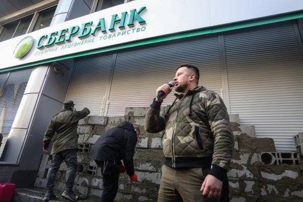 U Ukrajini su nacionalisti zazidali poslovnicu Sberbanka
