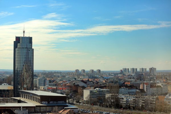 Panorama Zagreba sa sjedištem Agrokora u fokusu