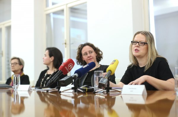 Kustosica Branka Benčić i ministrica Nina Obuljen Koržinek