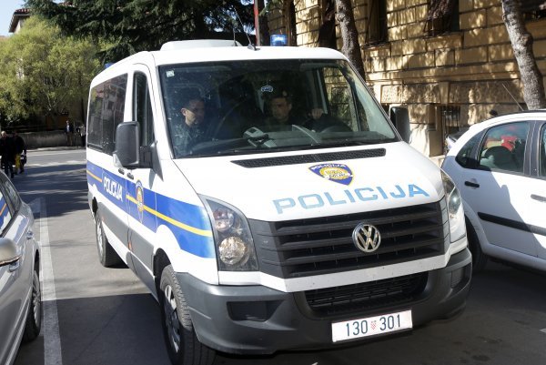Tin Šunjerga priveden je na Županijski sud u Šibeniku u policijskom kombiju
