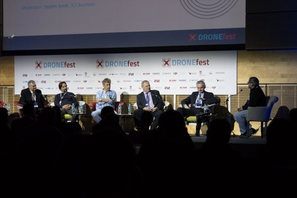 Panel rasprava tijekom Dronefesta 2017. - Ivan Landek Danijel Petrovic Branko Drakulić Marinko Keser Damir Bezik Dražen Tomic