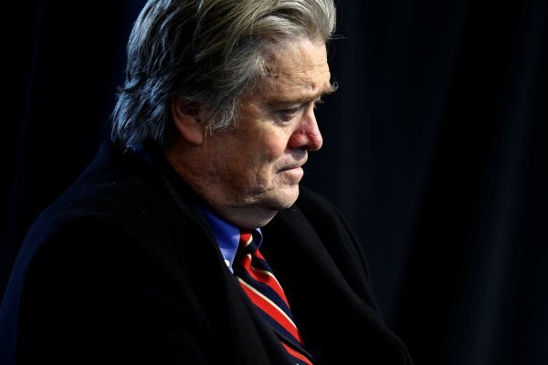 Stariji savjetnik u Bijeloj kući Steve Bannon vlasnik je kontroverznog portala Breitbart News