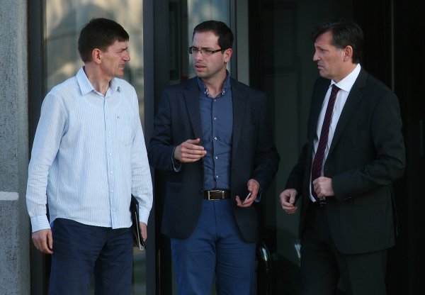 Josip Budimir, član uprave Francka (lijevo) i Borislav Center, član uprave Erste banke (desno)