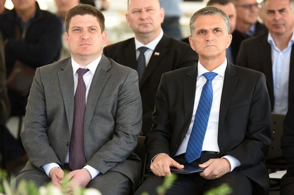 Mnistri mora, prometa i infrastrukture te državne imovine Oleg Butković i Goran Marić