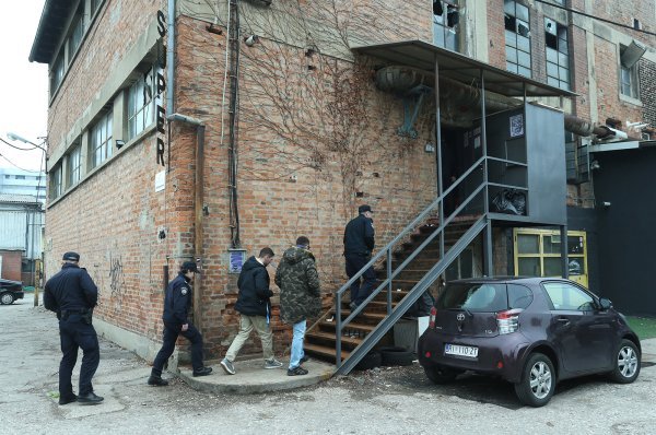 Napad na LGBT klub (3)