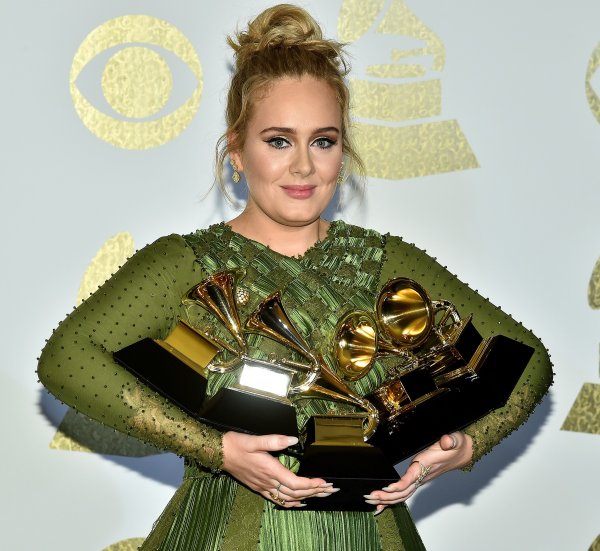 Adele (1)