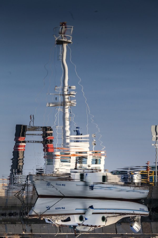 Refleksije brodogradilišta Uljanik u moru (8)