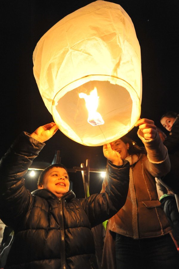 U Zadru pušteni lampioni na Valentinovo (1)