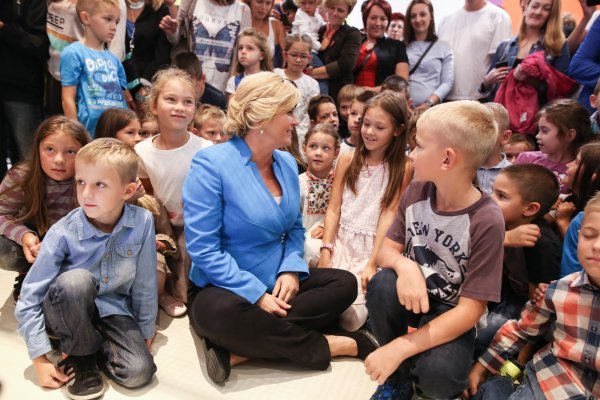 Predsjednica na otvorenju nove zgrade Osnovne škole Klinča Sela