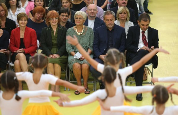 Bandić je otvorio novu zgradu Osnovne škole Alojzija Stepinca u društvu Sandre Švaljek, Vesne Kusin i Ivice Lovrića - 02.09.2013.