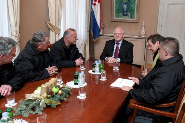 Čelnici Stožera s predsjednikom Sabora Josipom Lekom