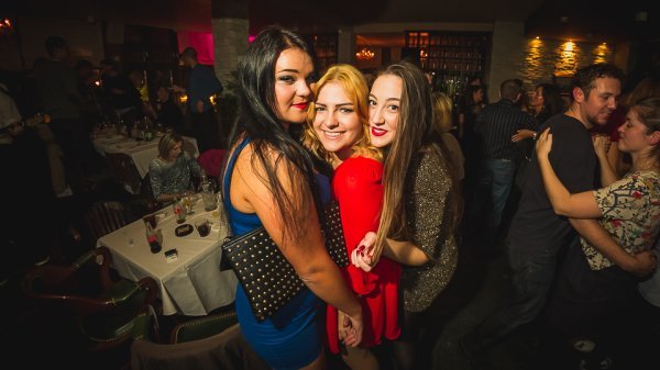 Ljepotice u pivovari (14)