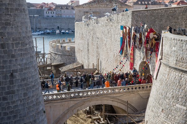 Pala prva klapa filma Robin Hood Origins (1)