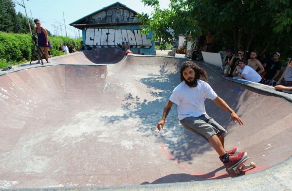 Skateri tijelima brane jedinstveni park na svijetu (1)