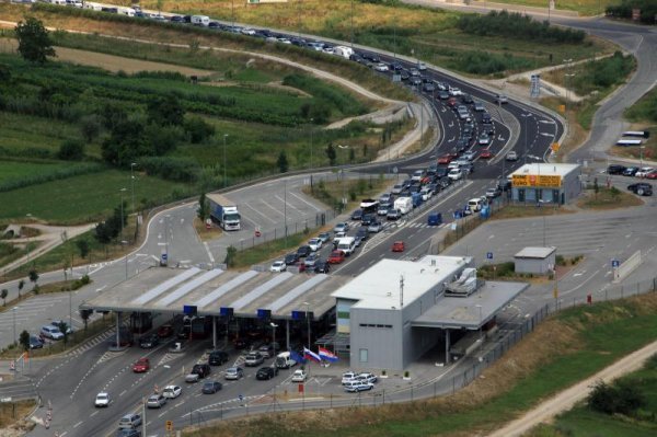 Na ulazu u Hrvatsku kolone i do 10 kilometara