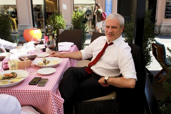 Boris Tadic rucao u Teslinoj (1)