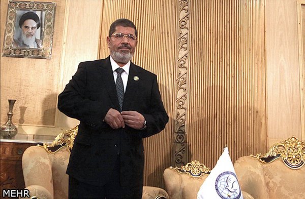 Katar je podržavao egipatsku vladu Muslimanskog bratstva na čelu s Muhamedom Morsijem, koji je ubrzo svrgnut s vlasti pučem kojeg su financirali Saudijska Arabija i Ujedinjeni Arapski Emirati