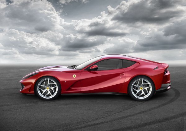Ferrari 812 Superfast (2)