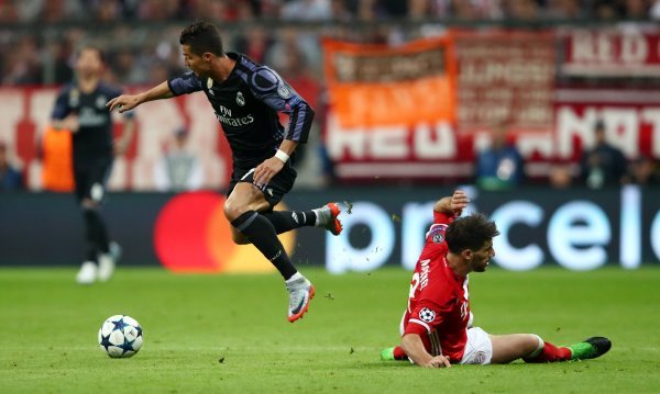 Javi Martinez i Cristiano Ronaldo