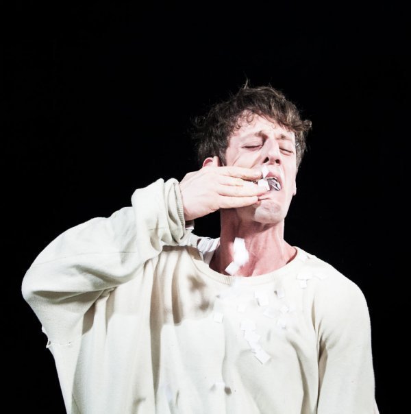 Dado Ćosić kao Franjo u predstavi 'Črna mati zemla'