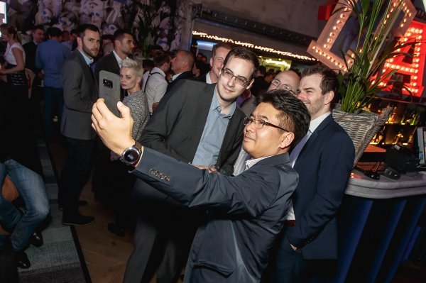 Regionalni šef Samsunga Tae Hwan Hwang okušao se u selfiju