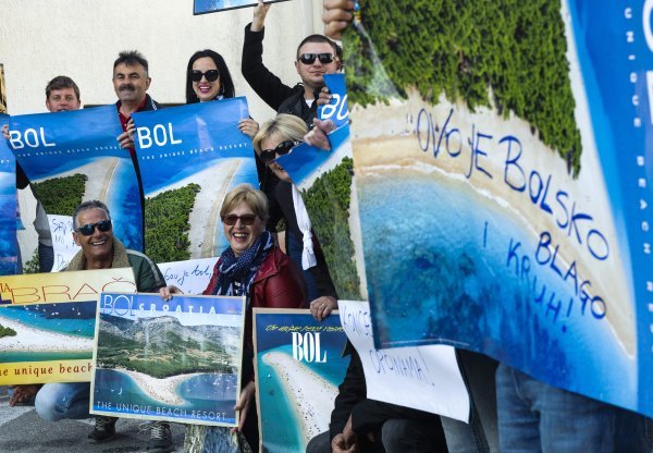 Prosvjed mještana Bola