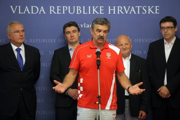 Ratko Rudić na svečanom prijemu u Banskim dvorima za osvajače medalja na Olimpijskim igrama 2012. u Londonu. Predsjednik Vlade RH Zoran Milanović, Neven Mimica, Zlatko Mateša i Željko Jovanović