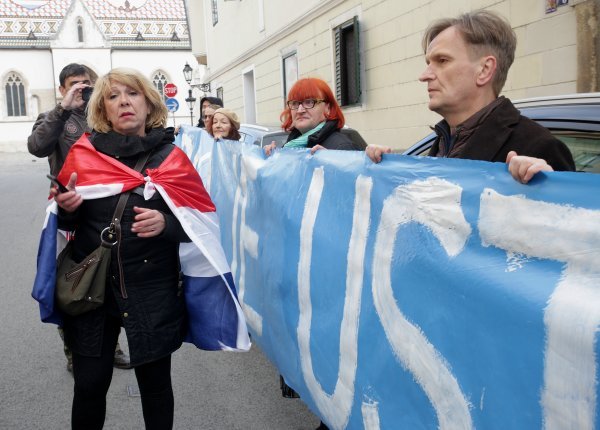 Prosvjedi ispred Skupštine