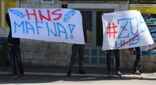 Transparenti na biciklističkoj utrci protiv HNS-a (1)